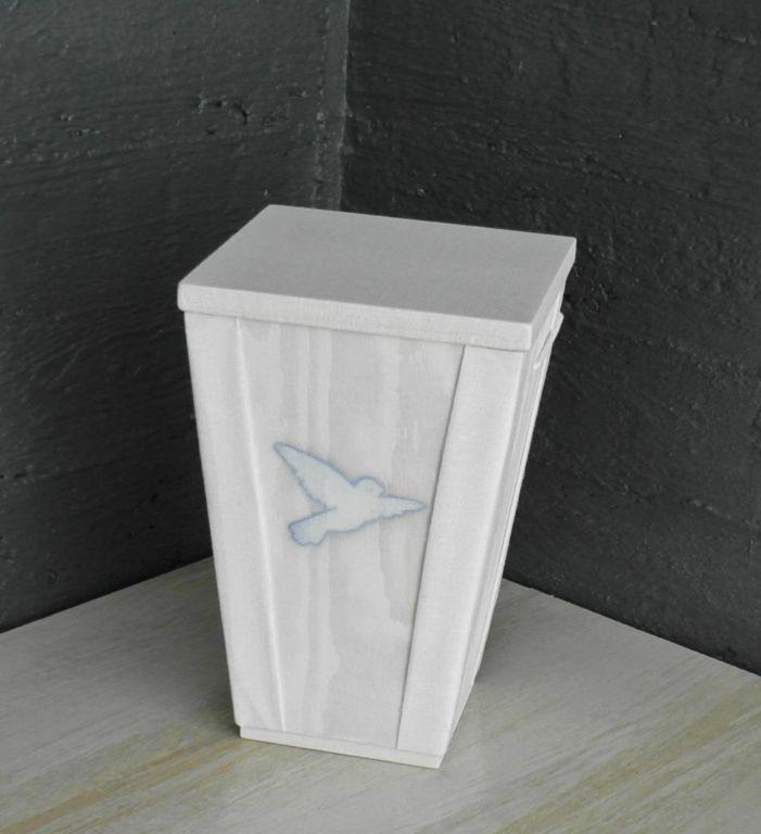 Eko kuultovalkoinen Lintu